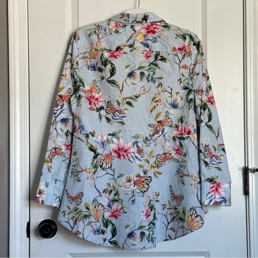 Chico's Blue Floral Button Down Top Wrinkle Resistant Size Large - Picture 2 of 9